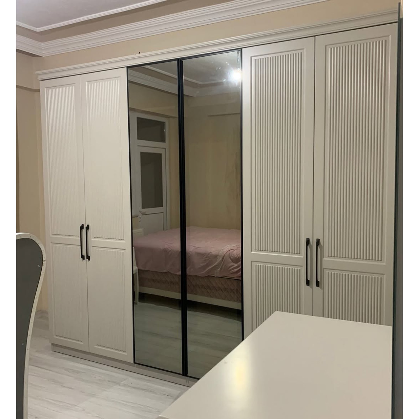 Aynalı Gardırop